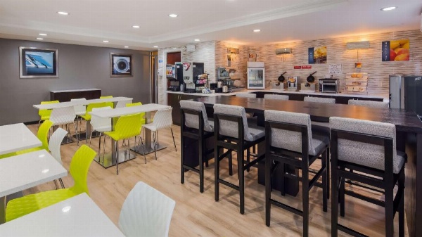 Best Western Kennedy Airport Main image