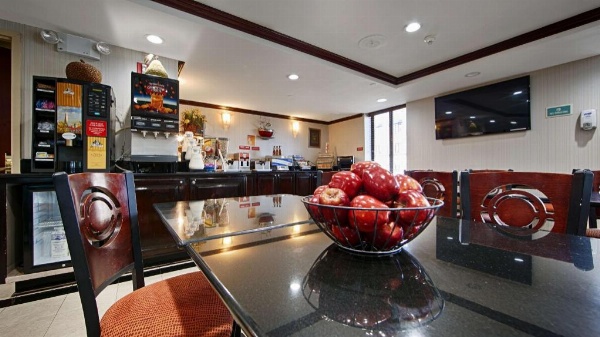 Best Western Kennedy Airport Main image